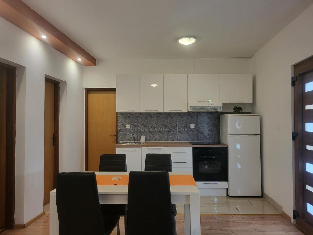 Apartments Lola Біоград-на-Мору Екстер'єр фото